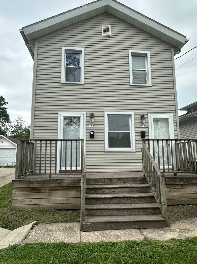 Building Photo - 318 Linn St