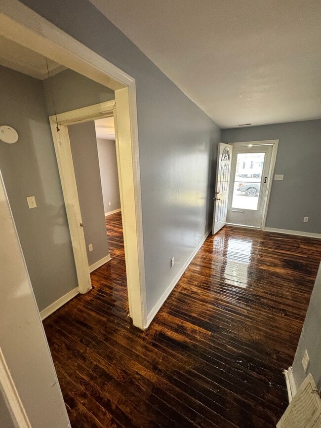 Building Photo - 3 bed house in Church Hill! Enjoy great location, hardwoods, central Ac, and laundry!