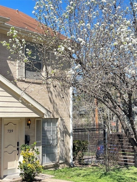 Building Photo - 739 E Oltorf St