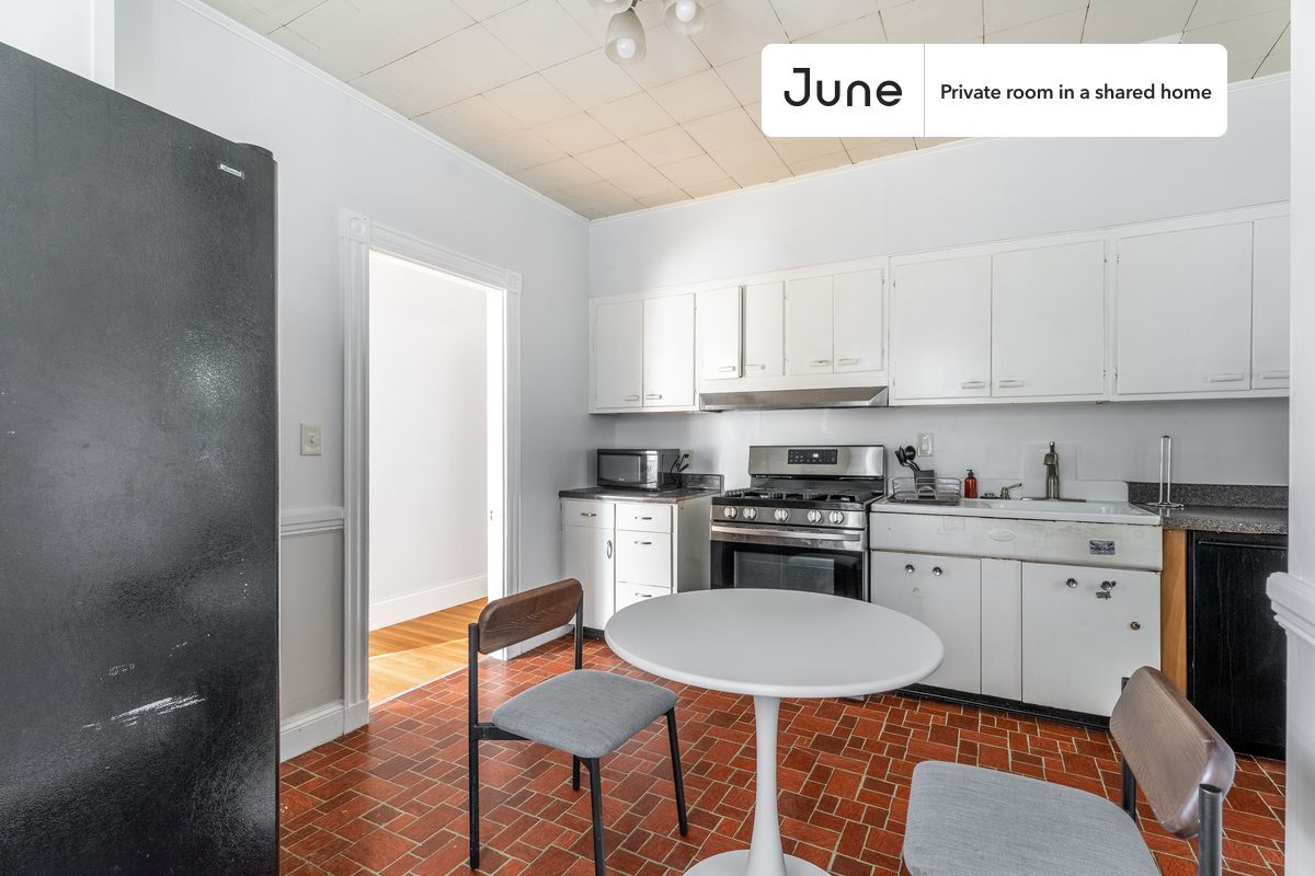 Building Photo - Room in Shared 3 bed/1 bath home
