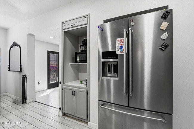 Building Photo - 7740 Phoenix Ave