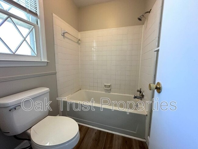 Building Photo - 108 Columbia Dr