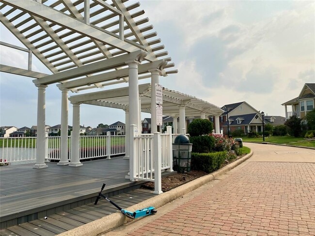 Building Photo - 6222 Settlers Lake Cir E