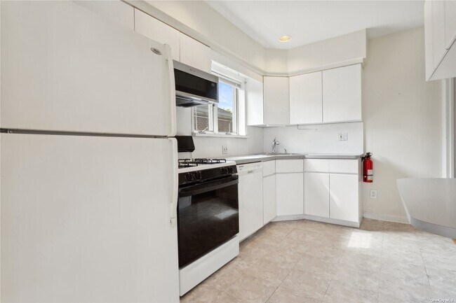 Building Photo - 349 E Market St