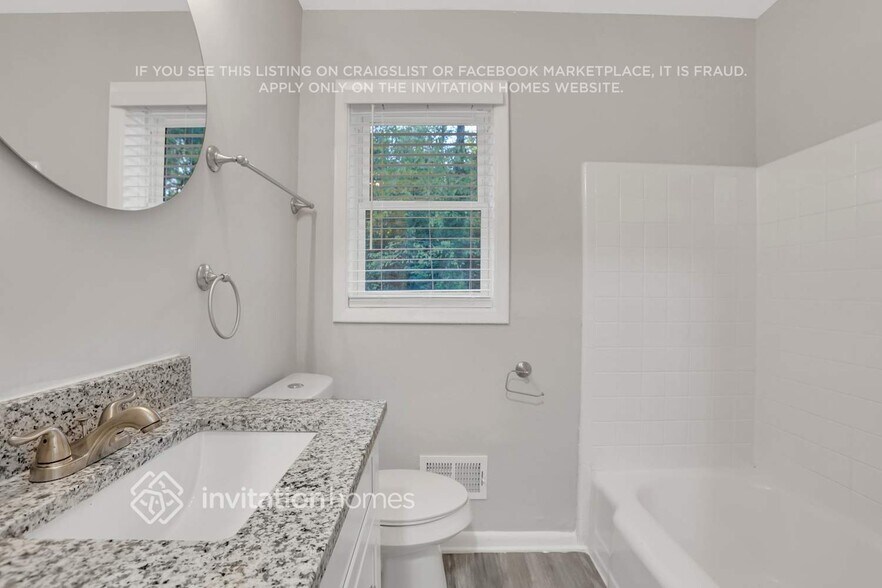 Building Photo - 2833 Altaview Dr SE