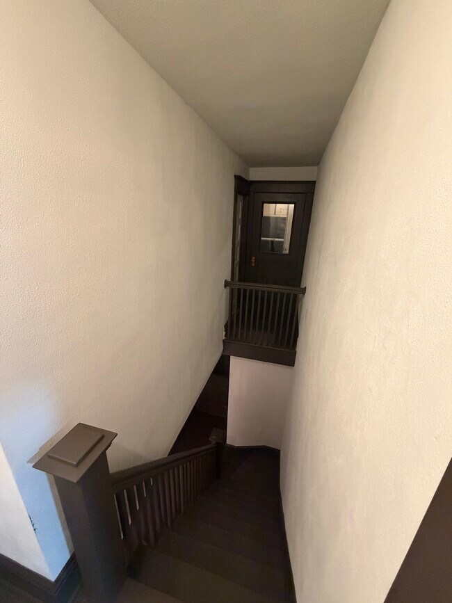 Building Photo - 114 Wallace St