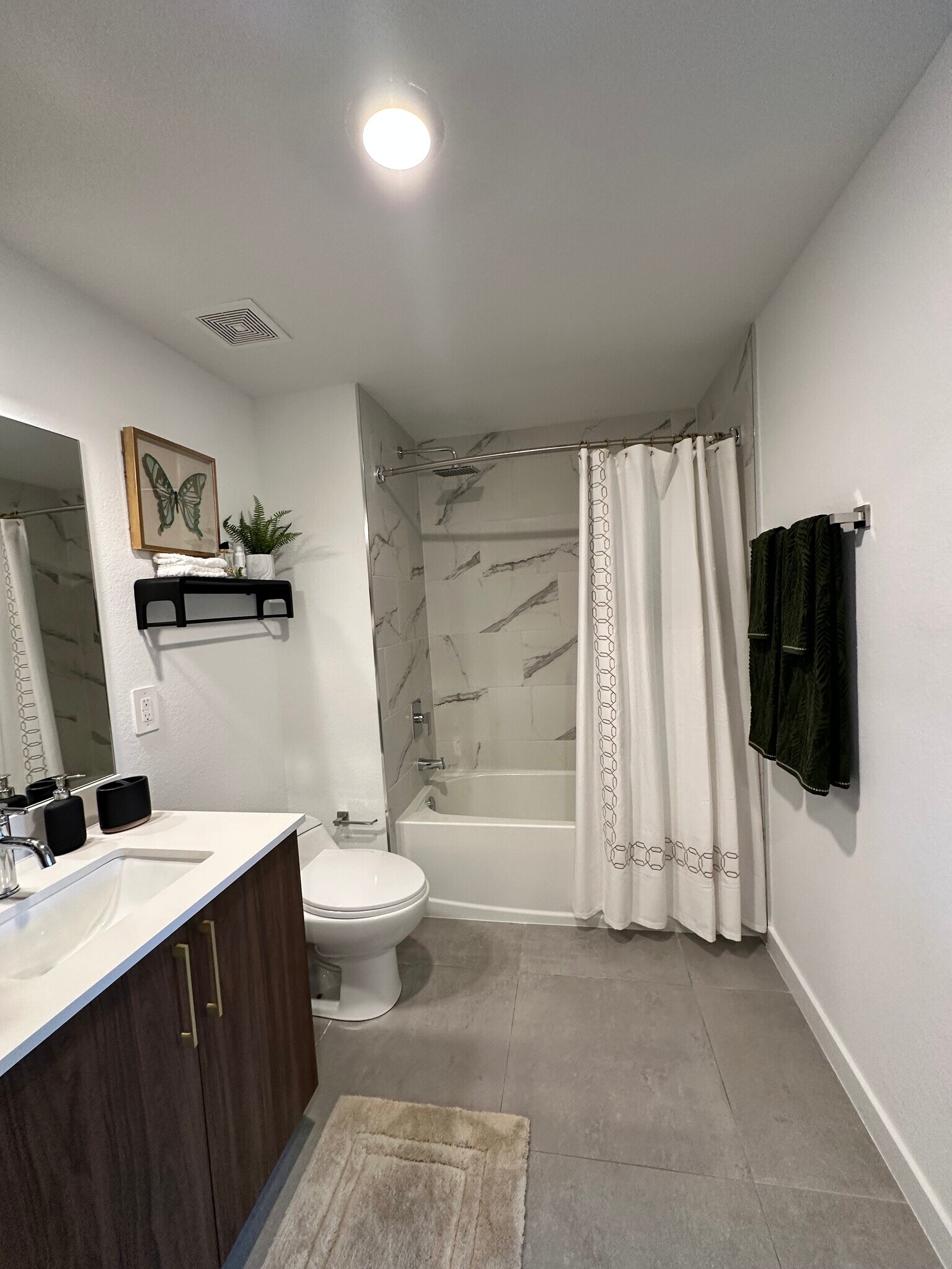 Building Photo - 2212 Dewey St