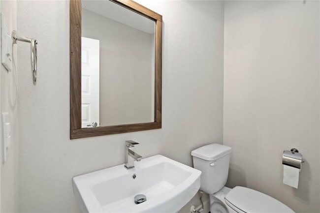 Building Photo - 1302 W 23rd St