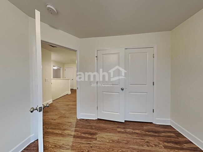 Building Photo - 3040 Esquire Dr
