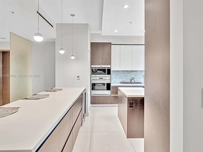 Building Photo - 3040 N Ocean Blvd