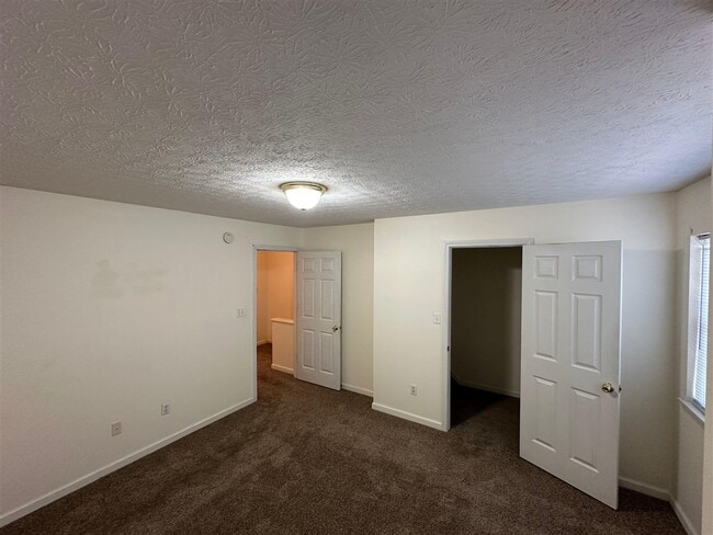 Building Photo - 1302 Smallhouse Rd