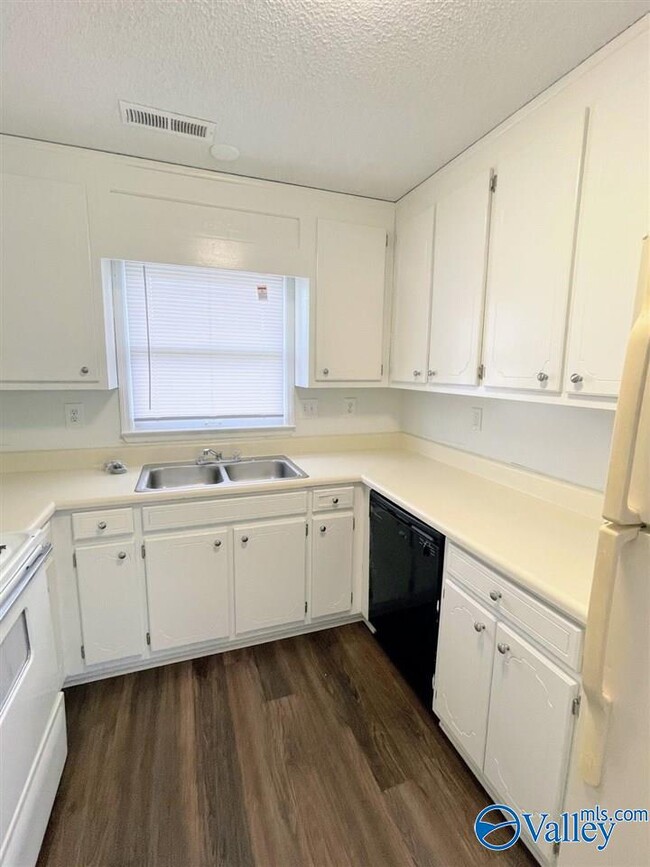 Building Photo - 4417 Torrance Dr NW