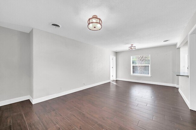 Building Photo - 358 Kepner Dr NE