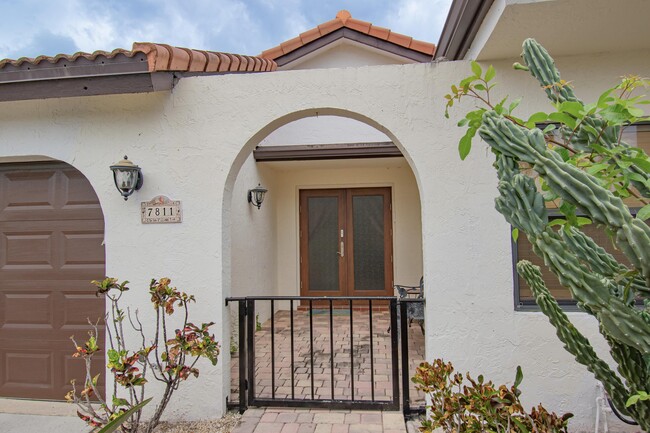Building Photo - 7811 Villa Nova Dr