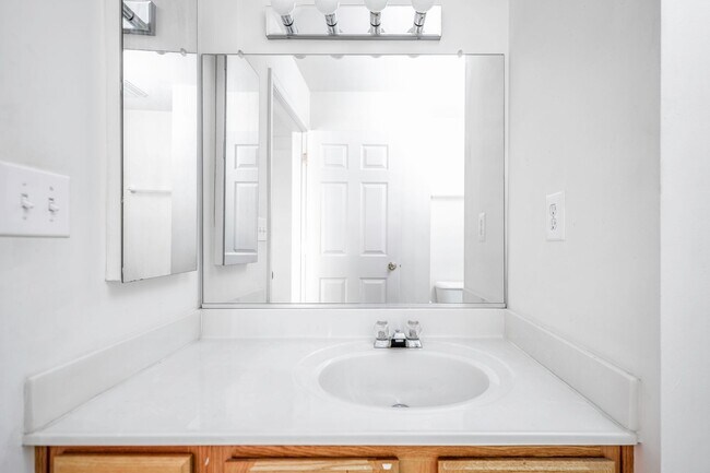 Building Photo - Gorgeous Luxury Townhome for rent