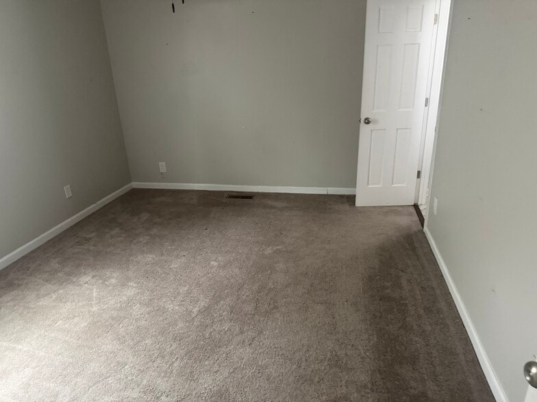 Building Photo - 433 Bridle Trace Dr