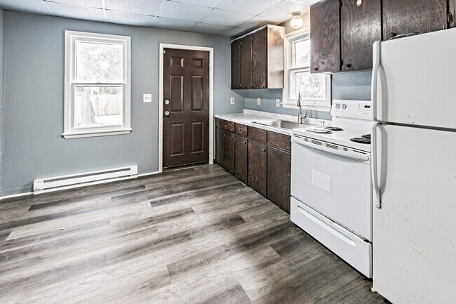 Building Photo - 32 Walnut St