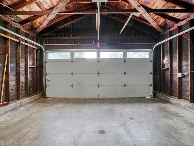Building Photo - 2827 Ceilhunt Ave