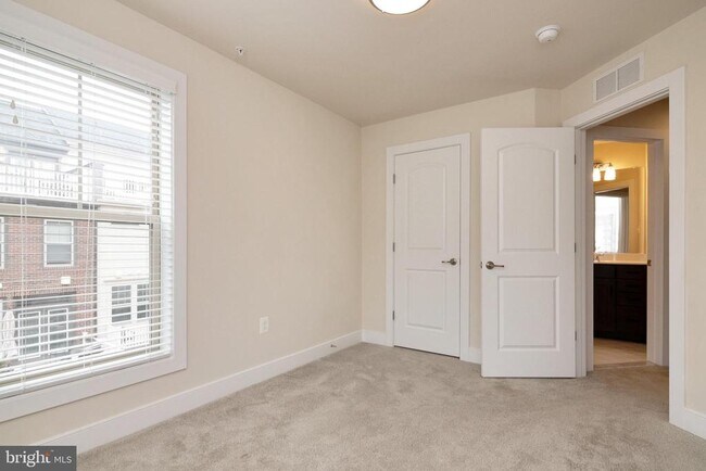 Building Photo - 316 Hendrix Ave