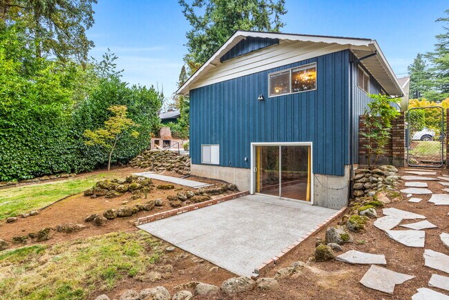 Building Photo - 2230 Jasper Way NW