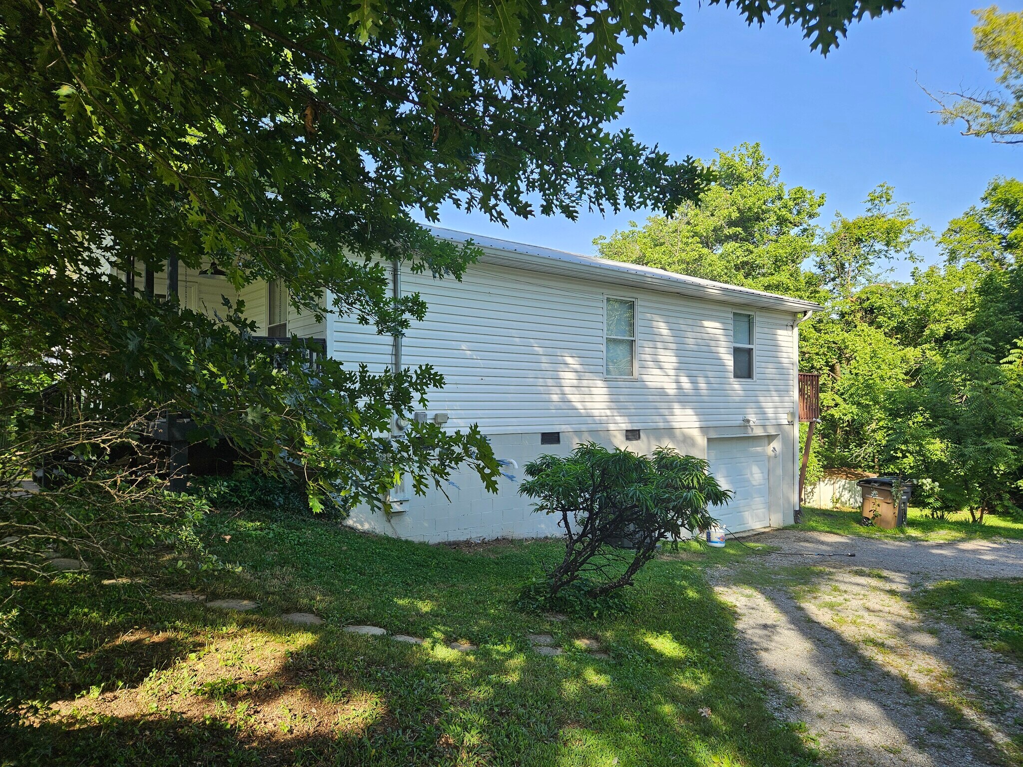 Building Photo - 306 Avenue B
