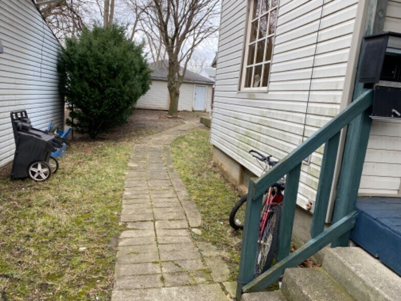 Building Photo - 49 Rogge St