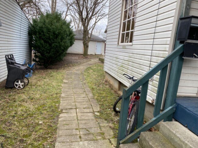 Building Photo - 49 Rogge St