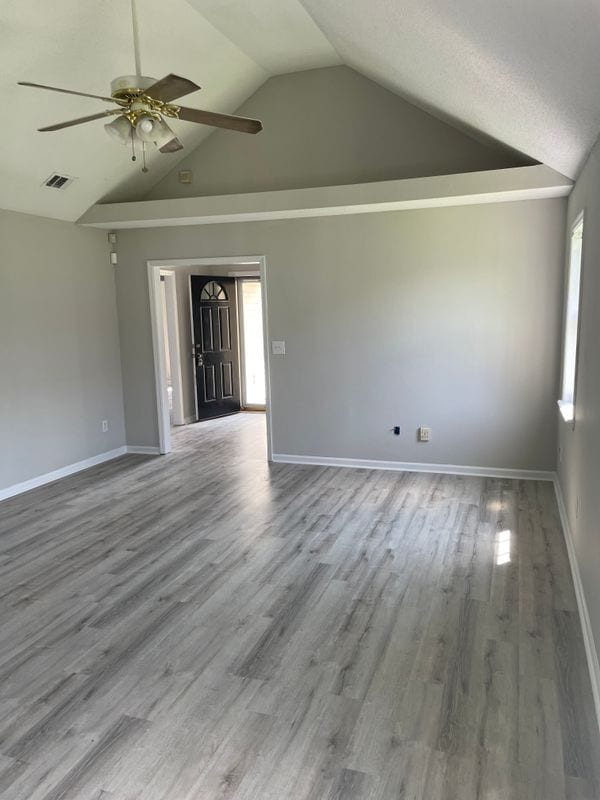 Building Photo - 208 Strawbridge Ln