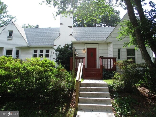 Primary Photo - 10001 Dallas Ave