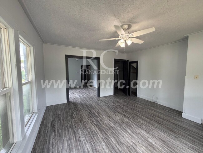 Building Photo - 327-2 Robinson-