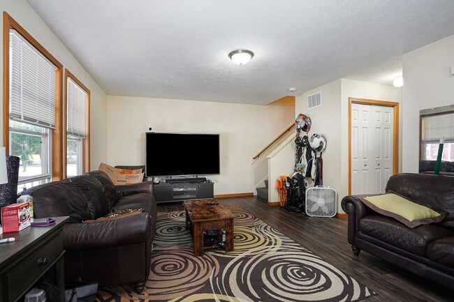 Building Photo - AVAILABLE IN NOVEMBER! 3 Bedroom, 1.5 Bath House in Grand Rapids