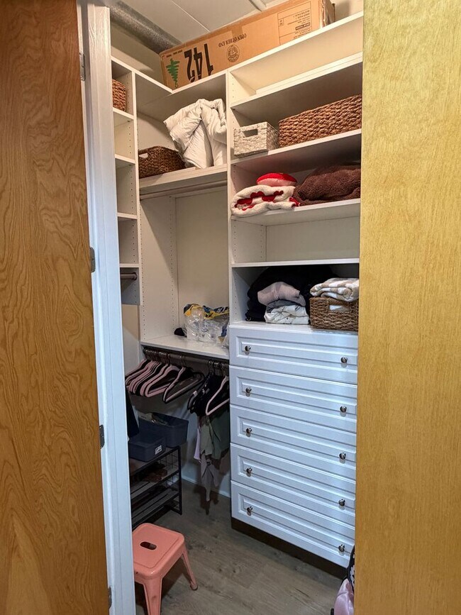 Building Photo - Two Bed/Two Bath Condo in Downtown