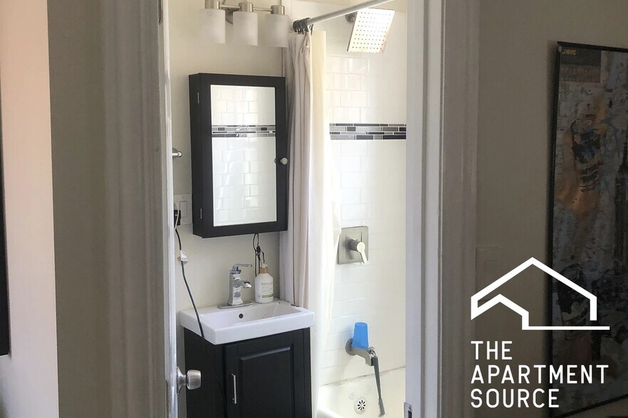 Building Photo - 2129 N Dayton St