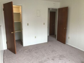 Building Photo - Move-In Today 2 Bedroom 1 Bathroom Apartment Close to Campus!