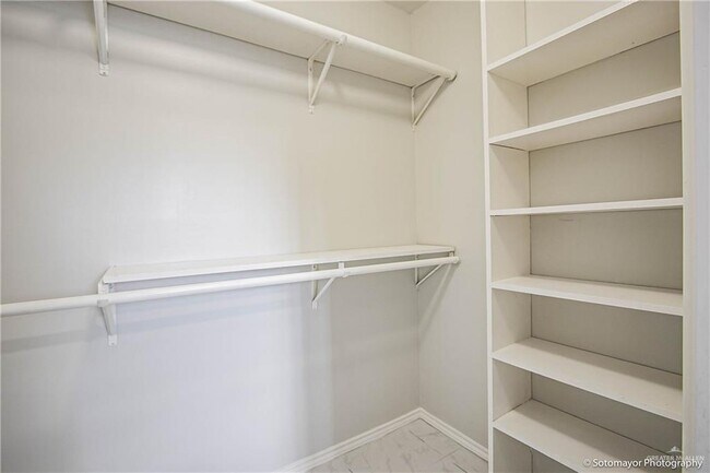 Building Photo - 15 Enfield Ave