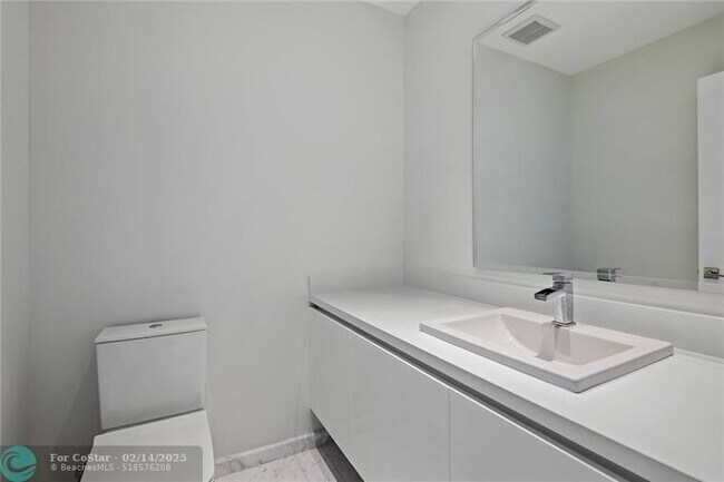 Building Photo - 701 S Fort Lauderdale Beach Blvd