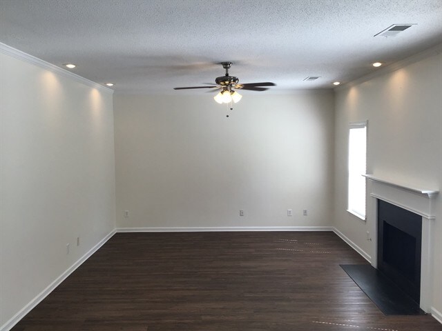 Building Photo - 3232 Spring Mesa Dr SW