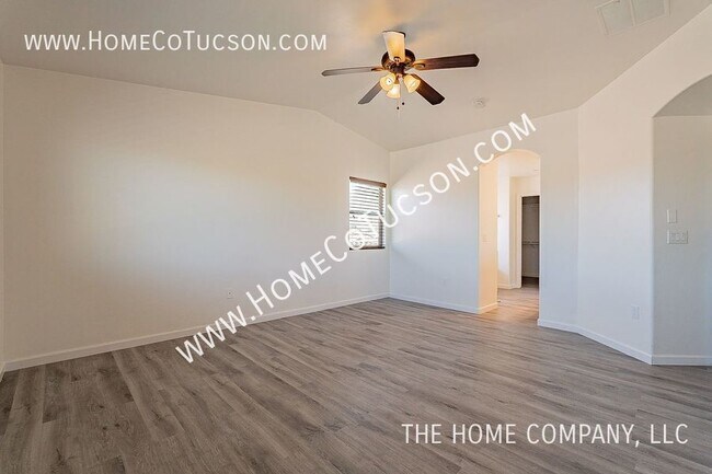 Building Photo - 6645 E Gehrig Ln