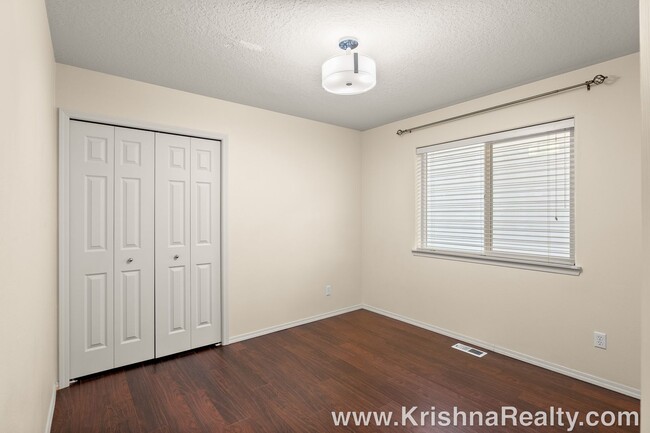 Building Photo - Lovely 4 BD | 3 BA | Corner Lot | Single-Family Home | Arbor Ridge Neighborhood | Spectacular Loc...