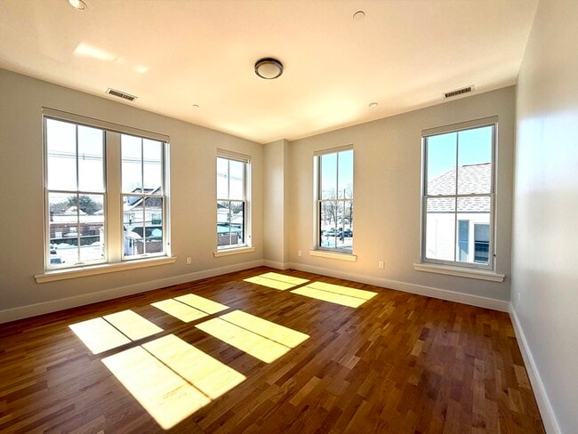 Building Photo - 13 W Central St