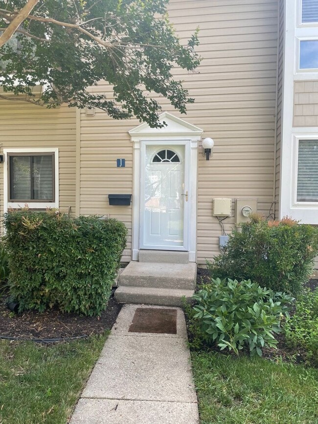 Building Photo - End unit townhome in Annapolis!