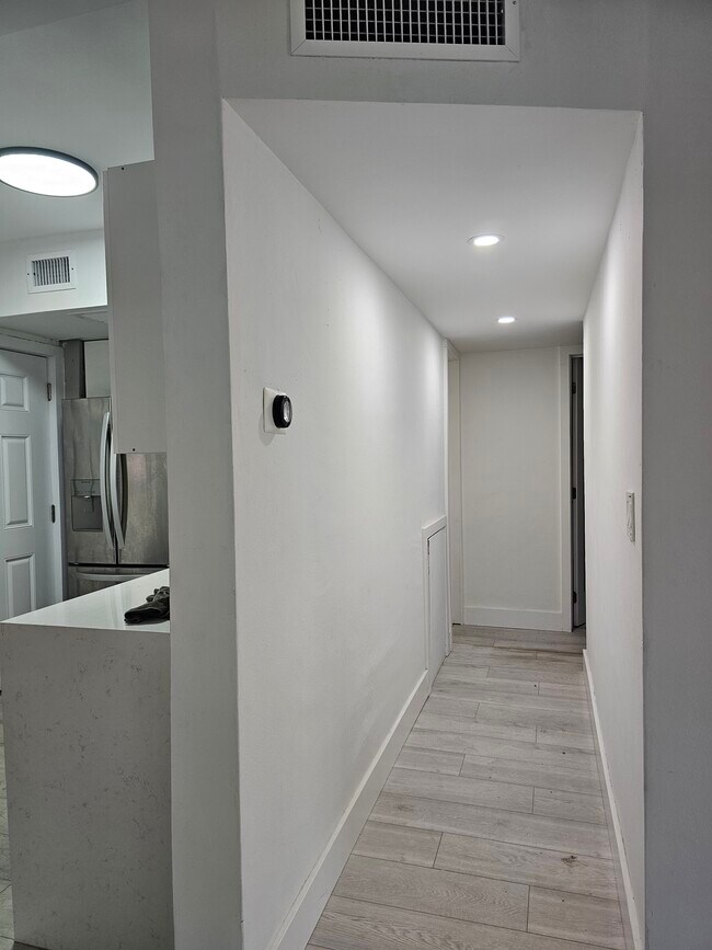 Building Photo - 20111 NE 27th Ct