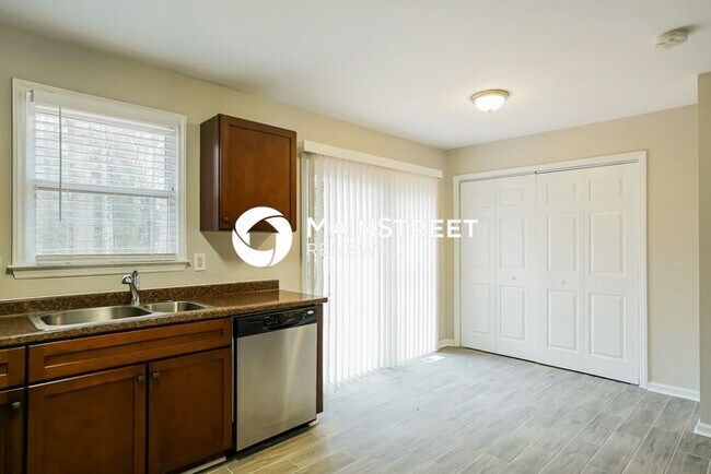 Building Photo - 3 Bedroom Pet-Friendly Home in KNIGHTDALE,...
