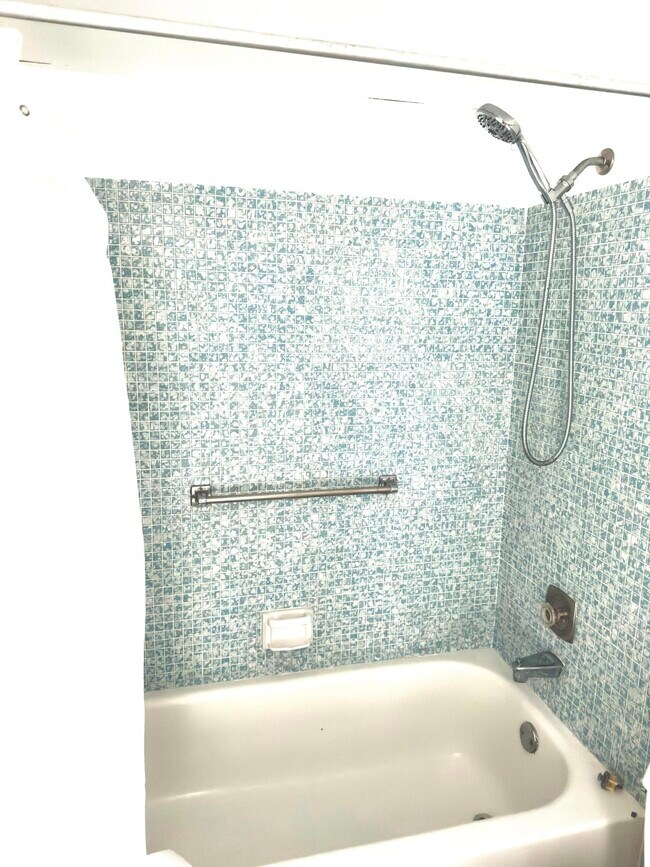 Building Photo - 319 Newport V