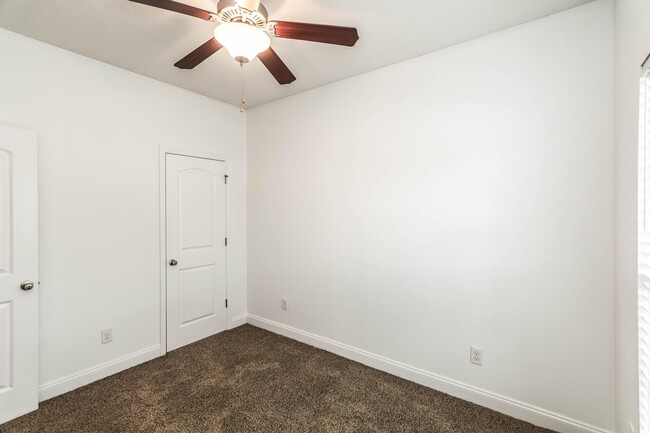 Building Photo - 334 High Meadows Pl