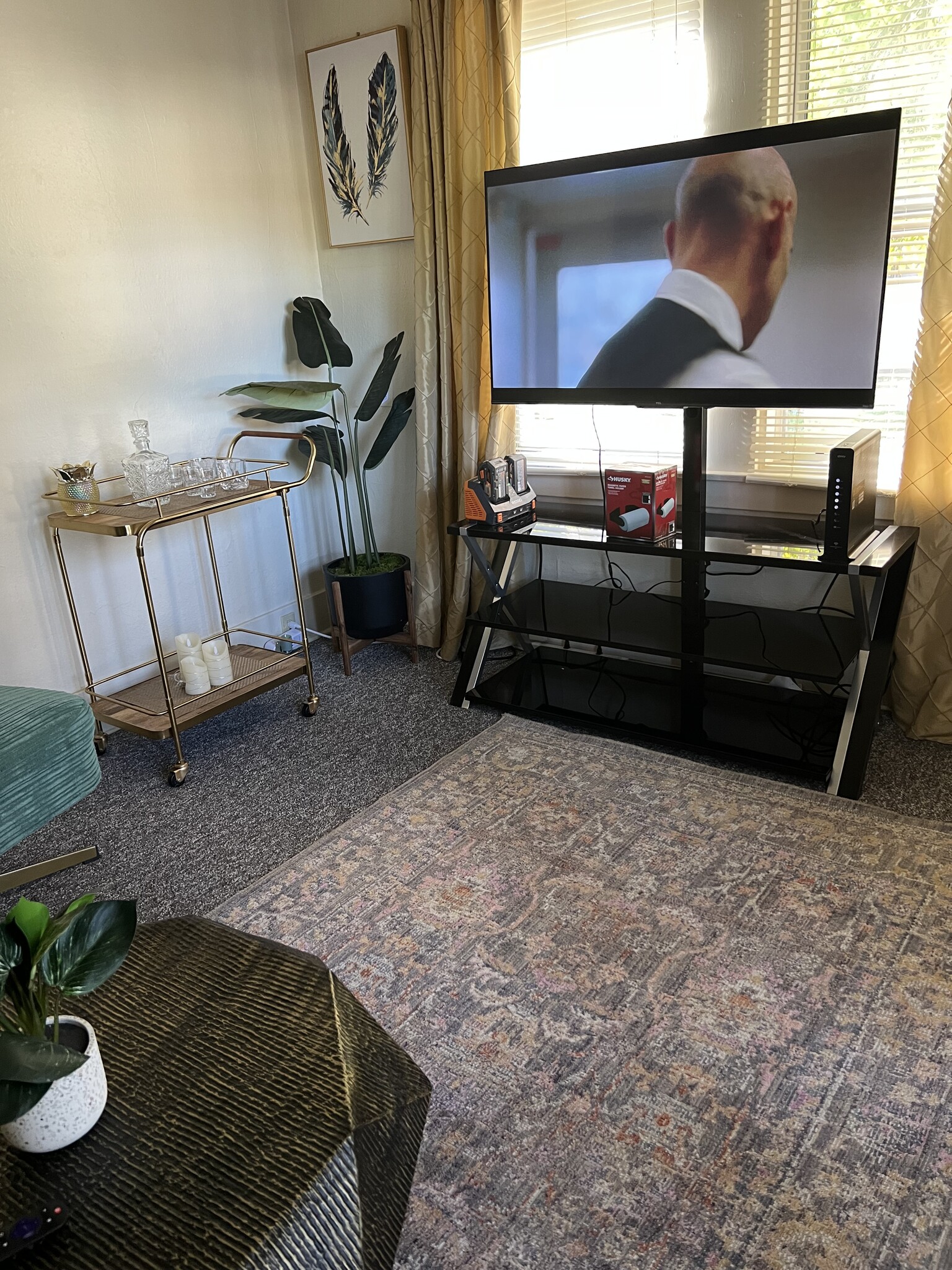 50 inch Tv - full furnished - 1440 3rd Ave