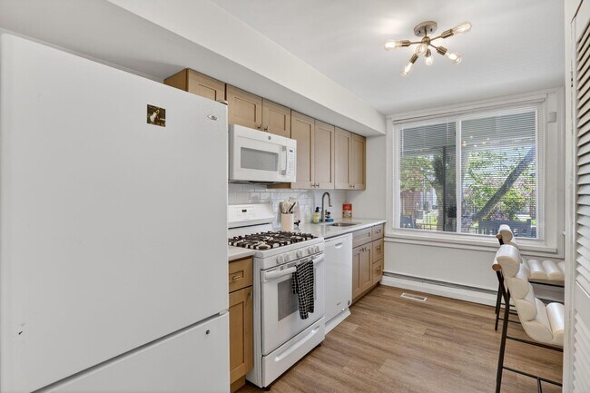 Building Photo - 47 E Madison Ave