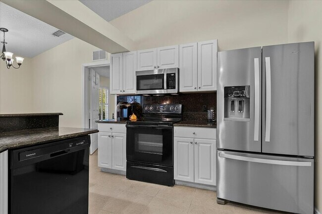 Building Photo - 1960 SE Bowie St