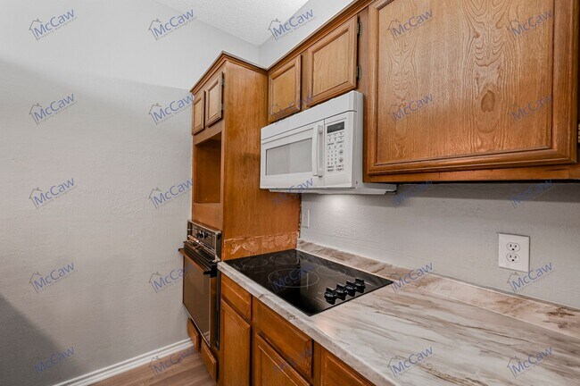 Building Photo - Adorable 1/1 Condo in Dallas! (75231)