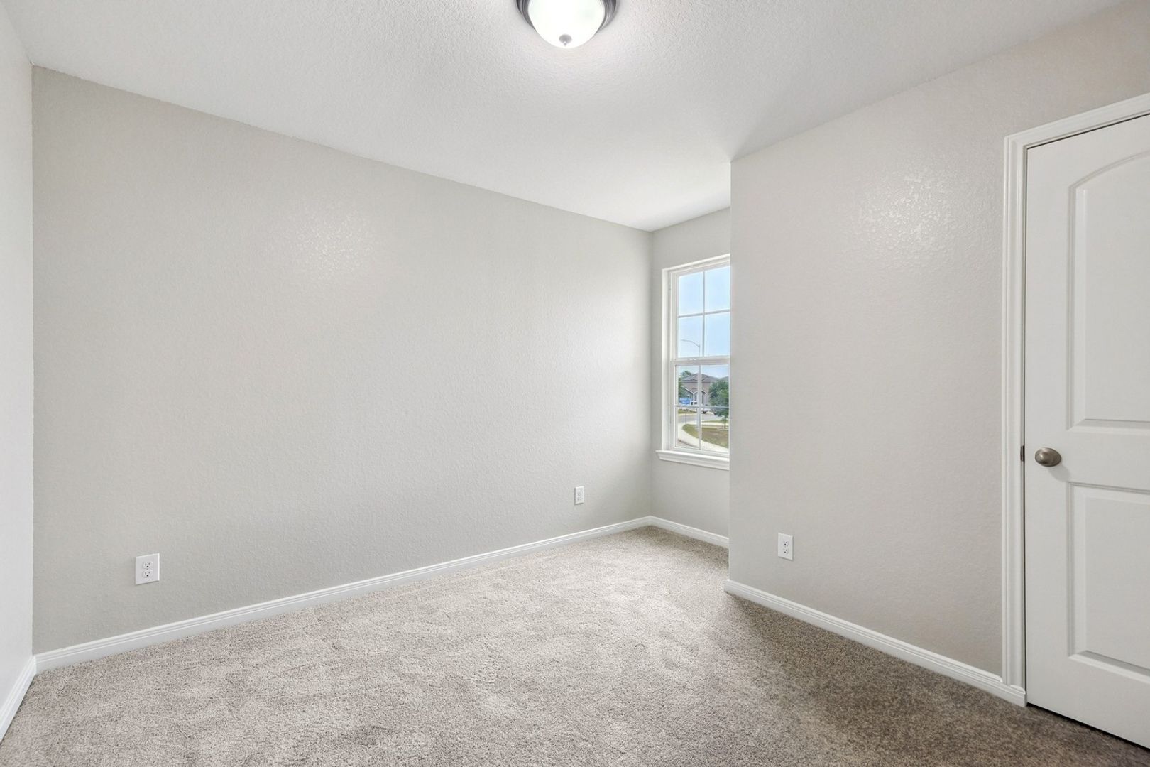 Building Photo - 6211 Baywood Cres